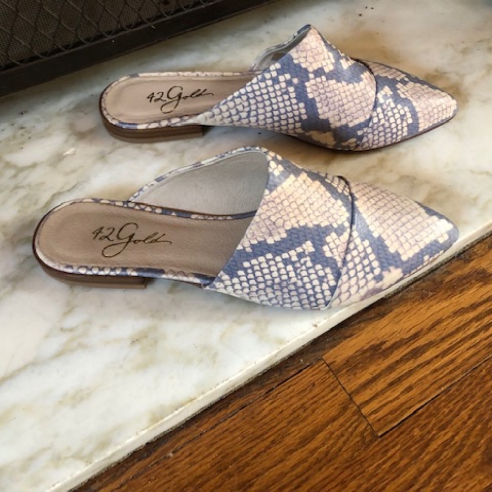 42 Gold Snakeskin Leather Mules